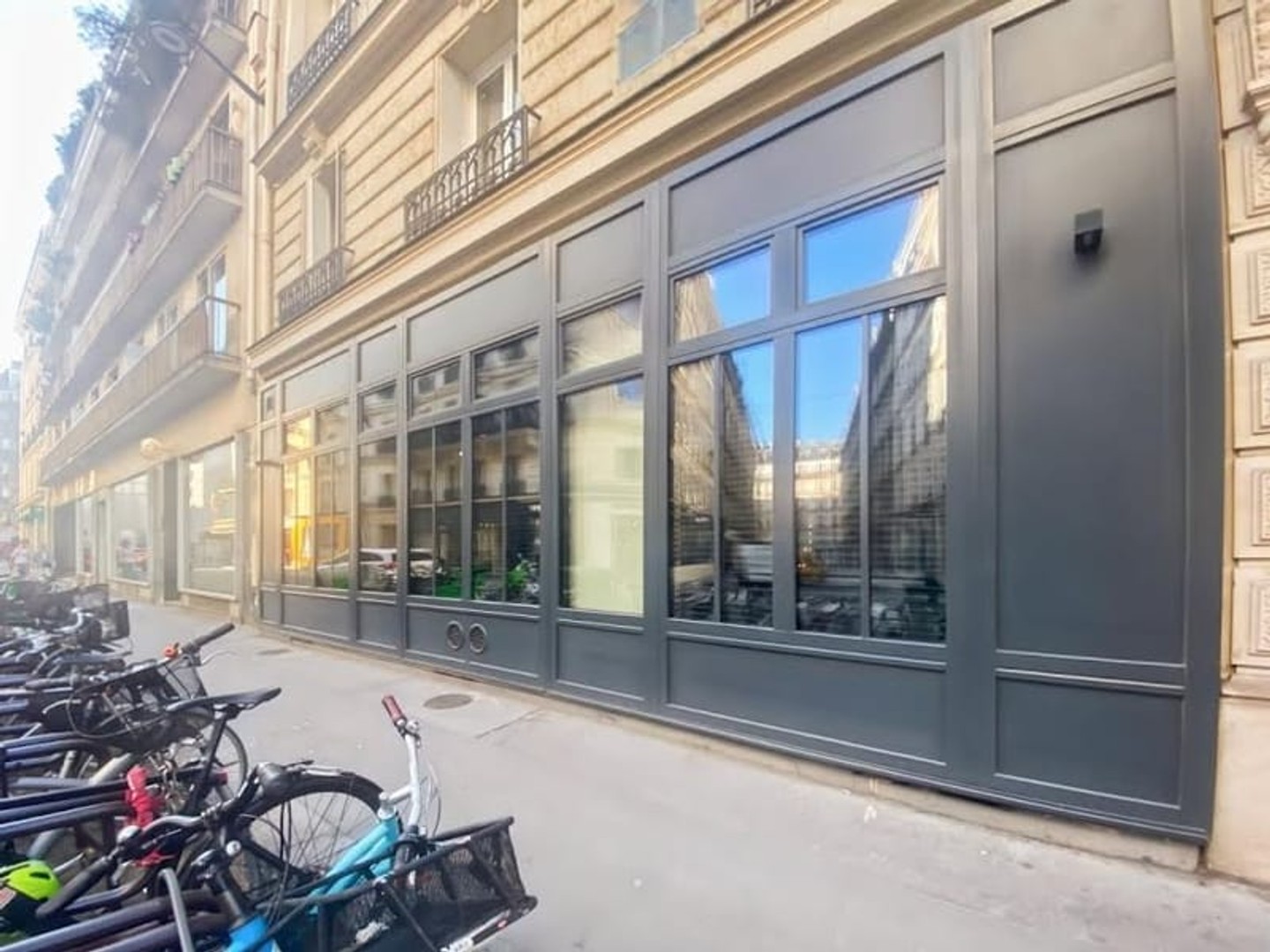 Local 87 m²