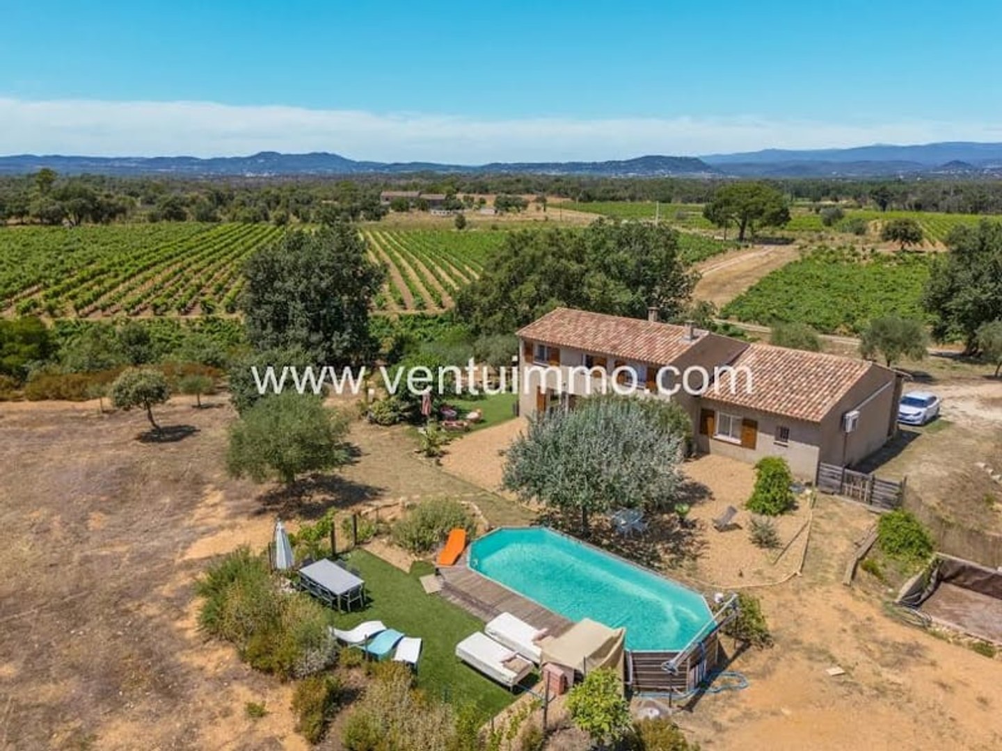 Terrain 14400 m²