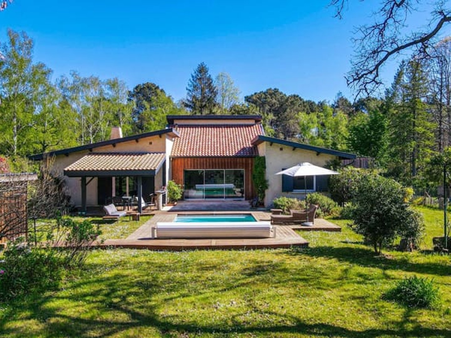 Maison à vendre - 7 pièces - 226m2 - Pessac (33600)