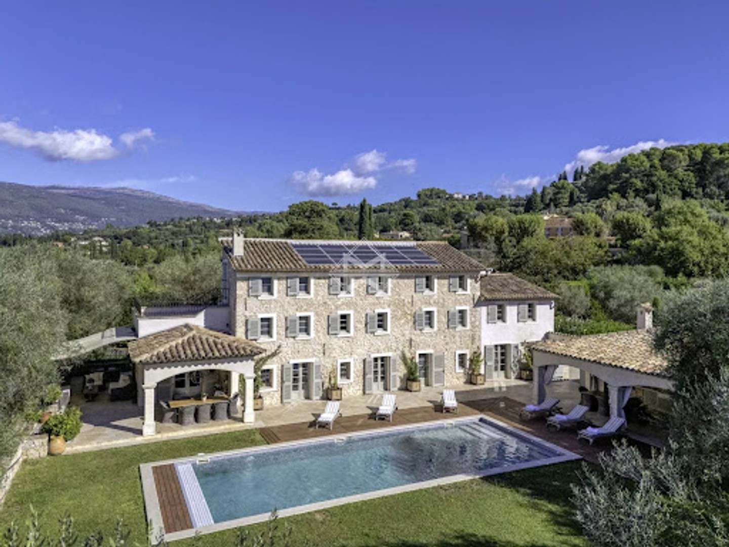 Villa 9 pièces 340 m²