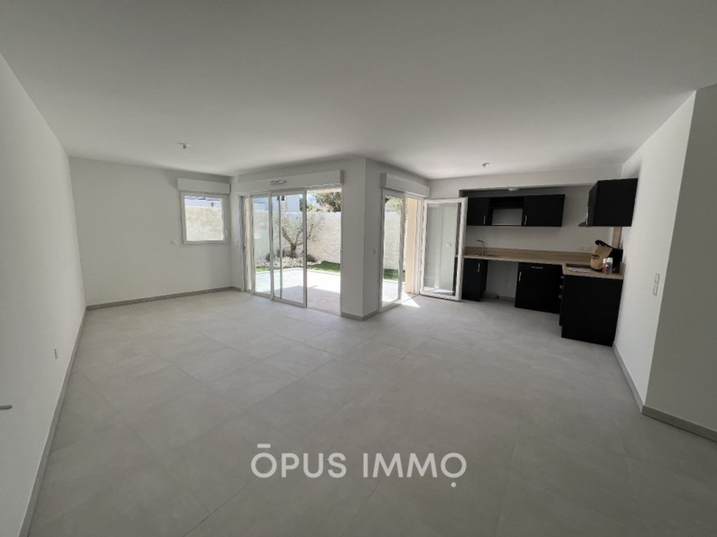 Appartement à vendre - 4 pièces - 92m2 - Vias (34450)