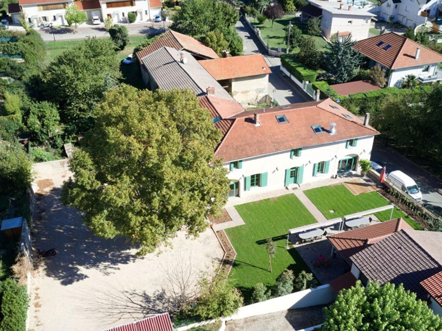 Immeuble à vendre - 345m2 - Genas (69740)