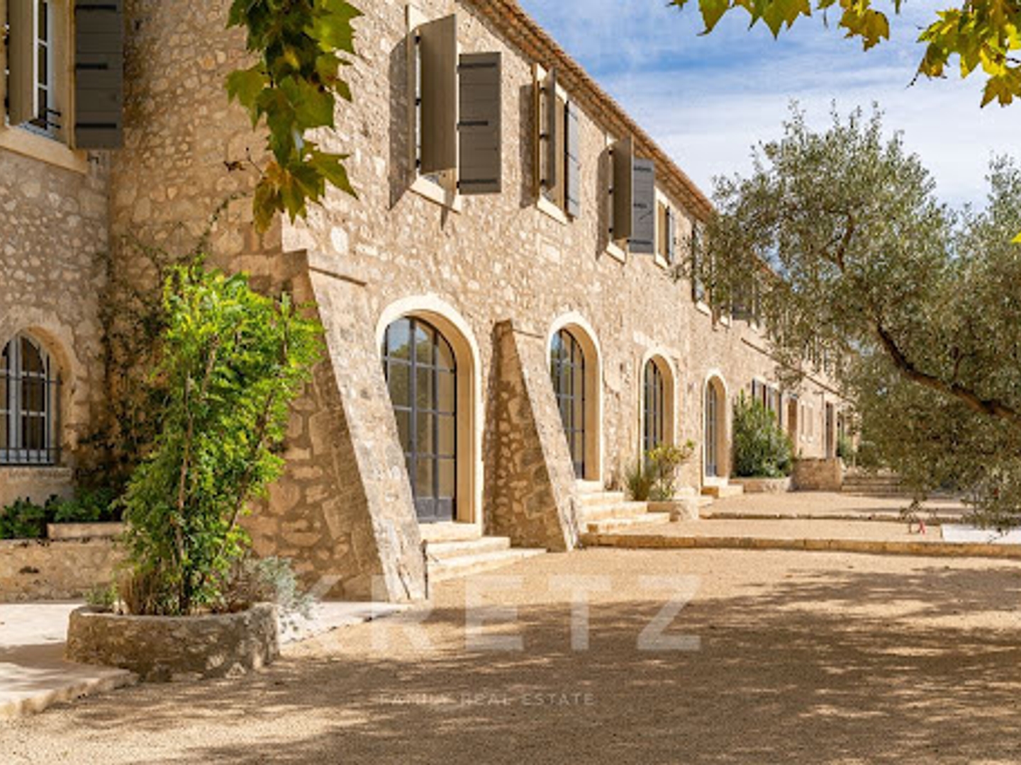 Mas provençal 16 pièces 1368 m²