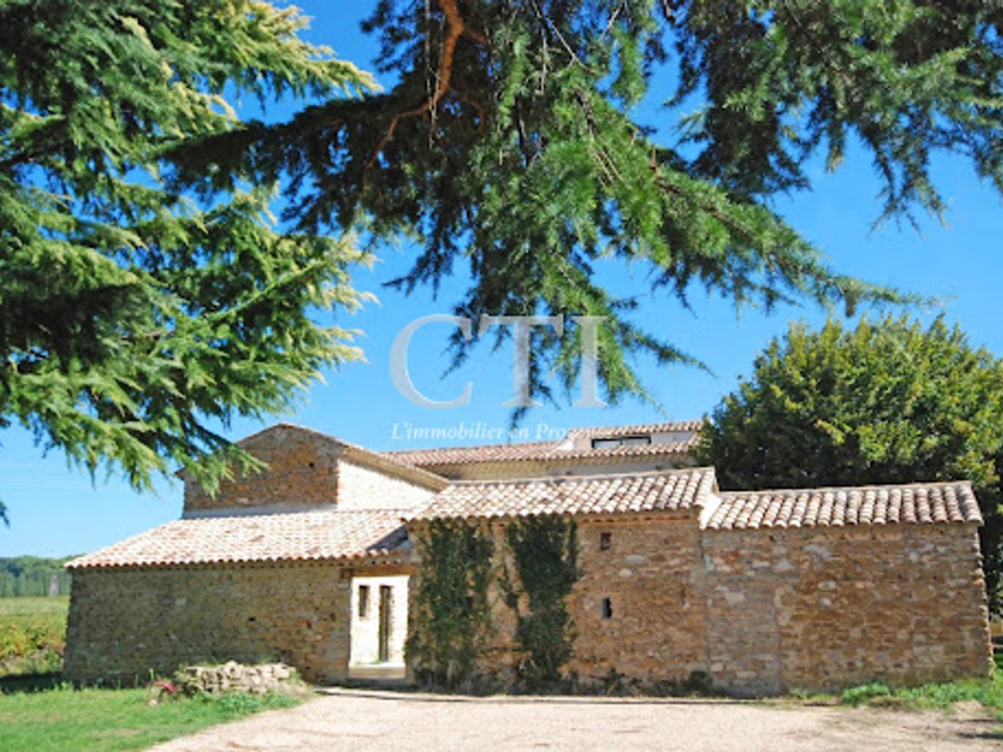 Propriété 6 pièces 226 m²