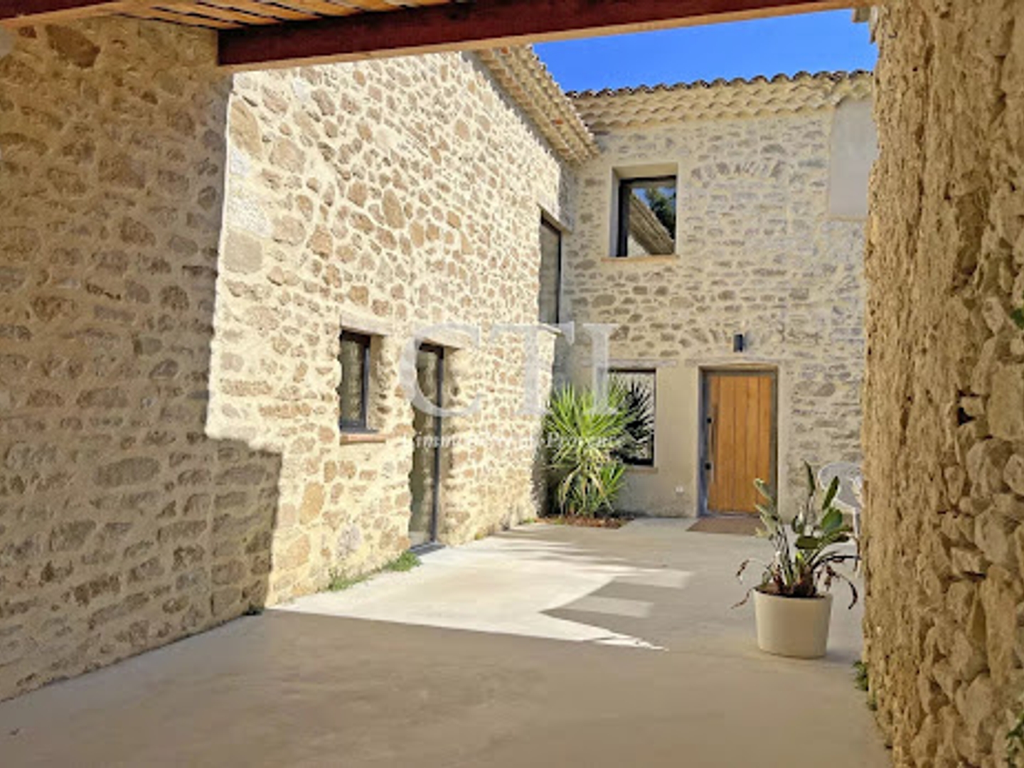 Maison à vendre - 6 pièces - 226m2 - Vaison-La-Romaine (84110)