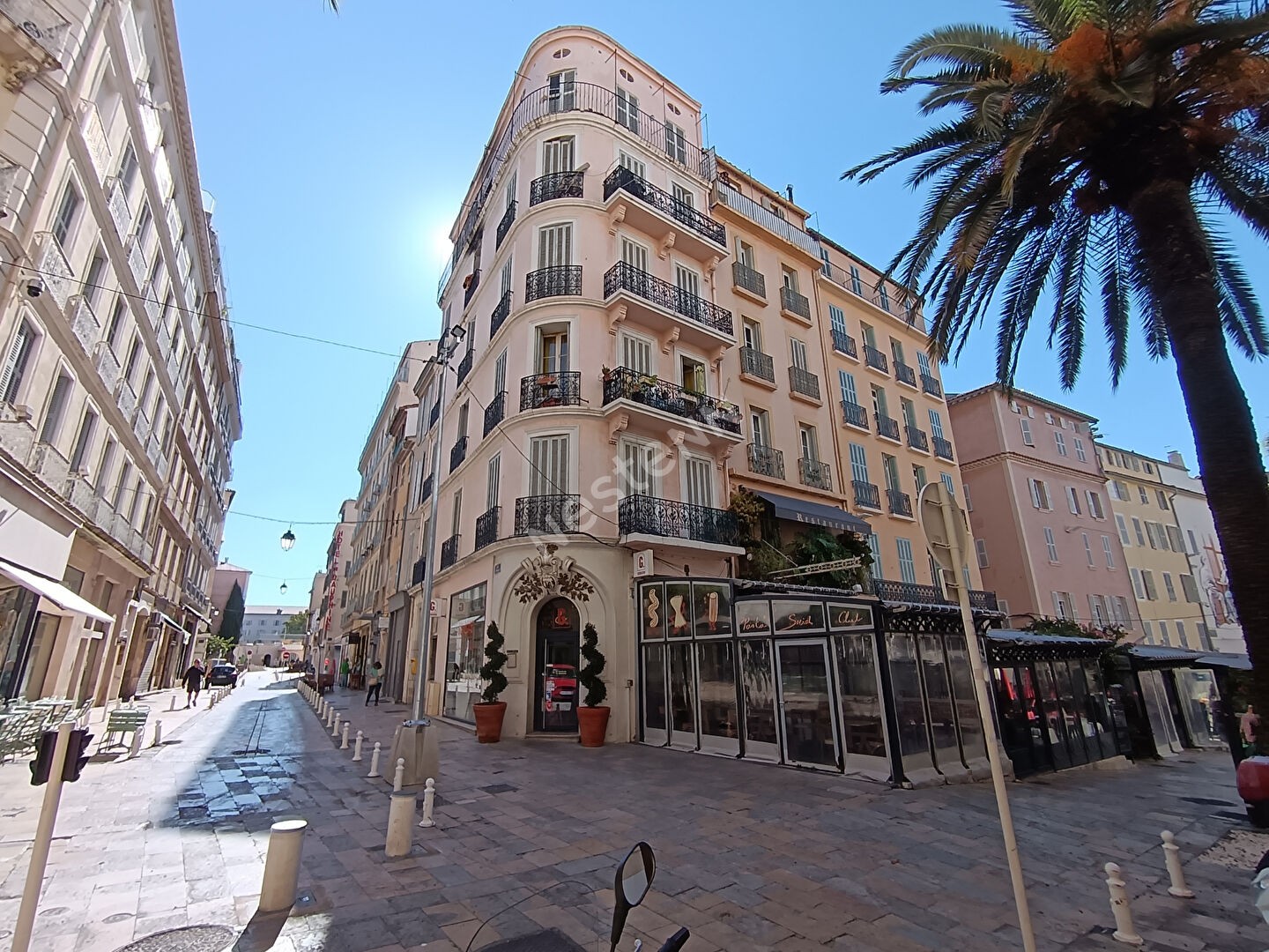Toulon Place de l'Opéra. Immeuble complet de 16 lots en R+6 d...