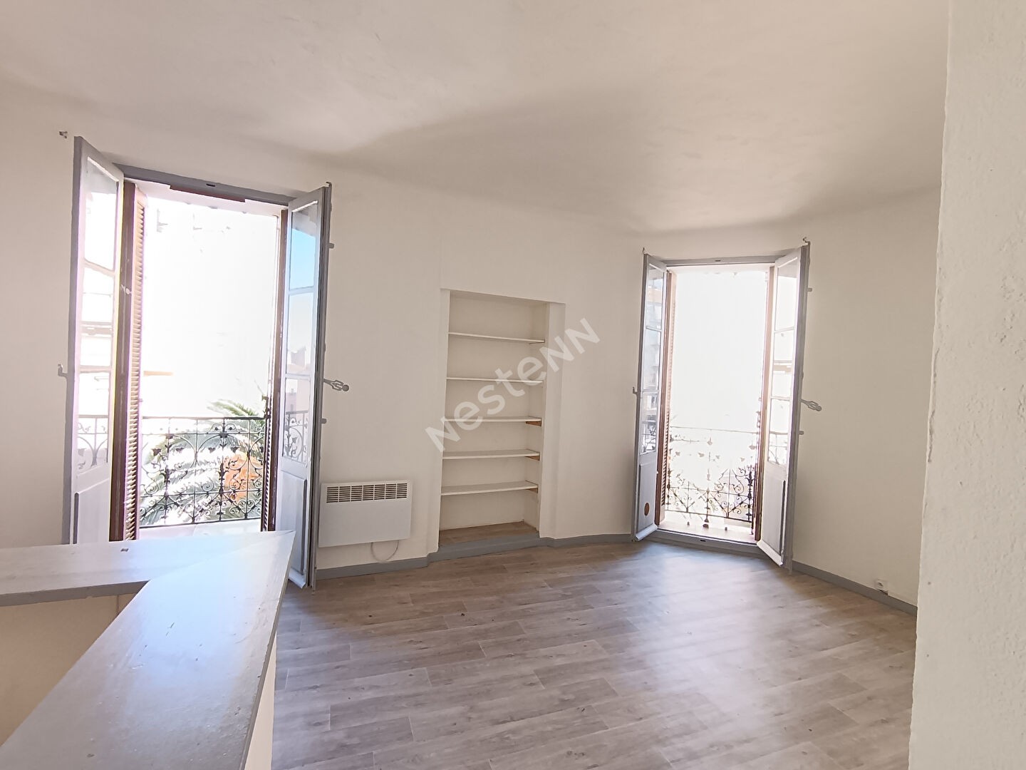Immeuble à vendre - 16 pièces - 380m2 - Toulon (83000)