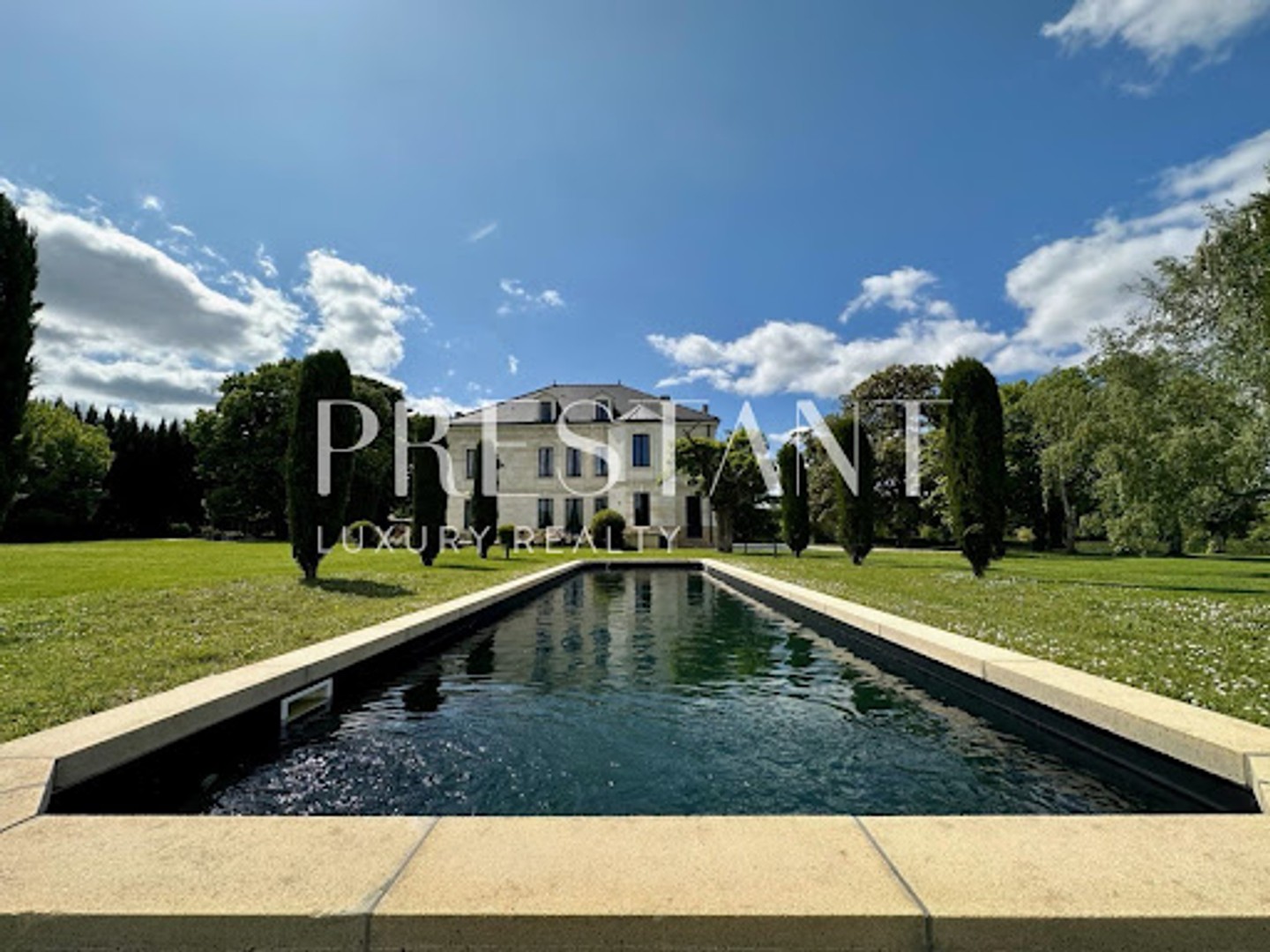 Maison 14 pièces 655 m²