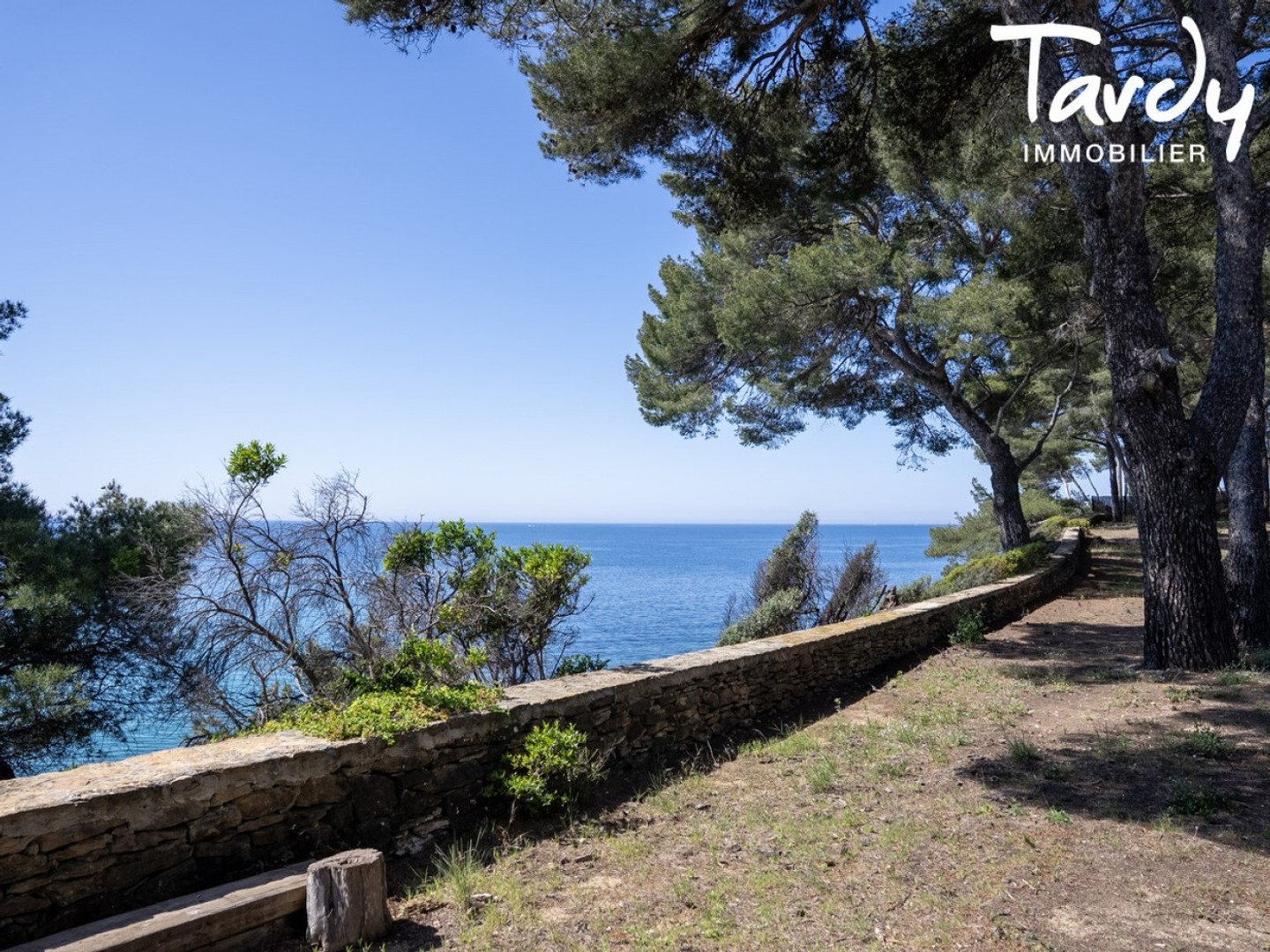 Maison à vendre - 8 pièces - 253m2 - Saint-Cyr-Sur-Mer (83270)