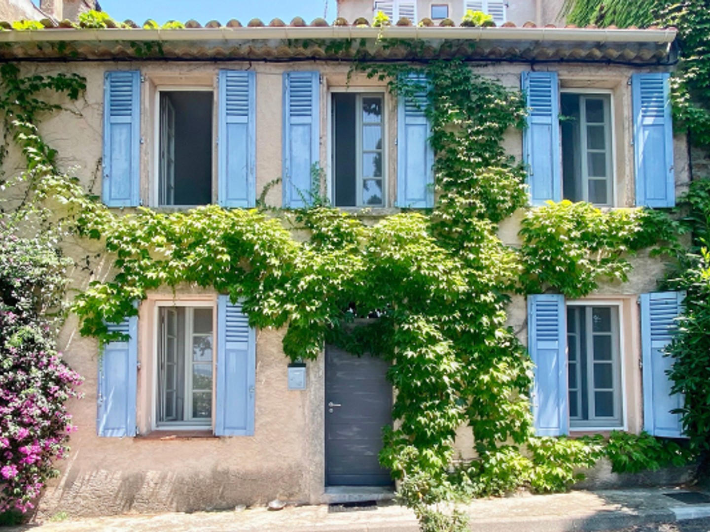 A VOIR : MAISON DE VILLAGE AVEC VUE MER