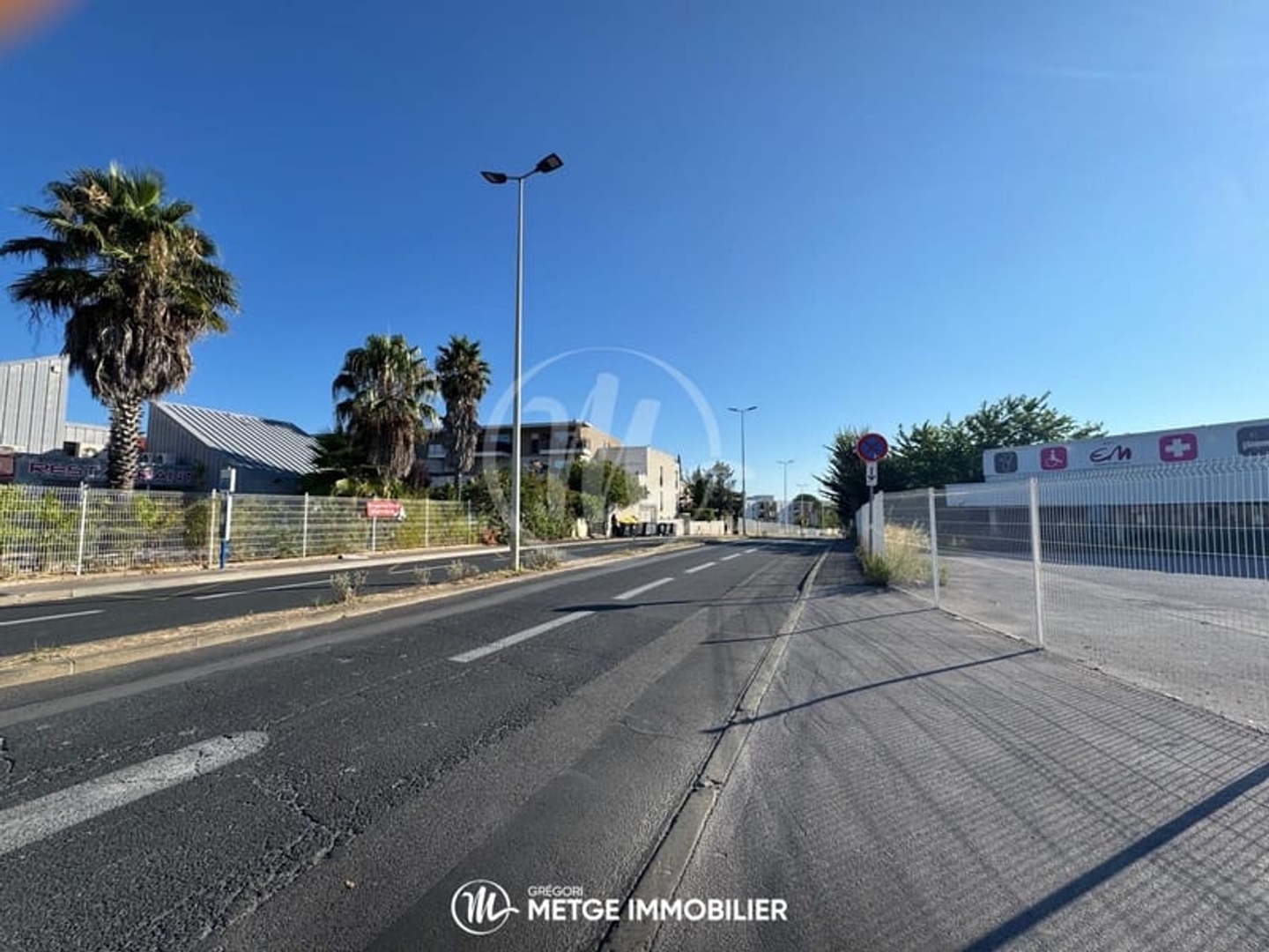 MURS COMMERCIAUX 1ere LIGNE A VENDRE - Montpellier : deux lots d'activité bâtis sur terrain de 2.299 m2