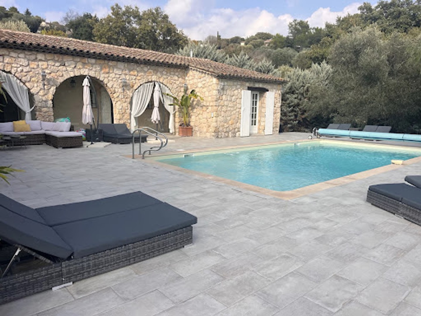 Villa 10 pièces 340 m²