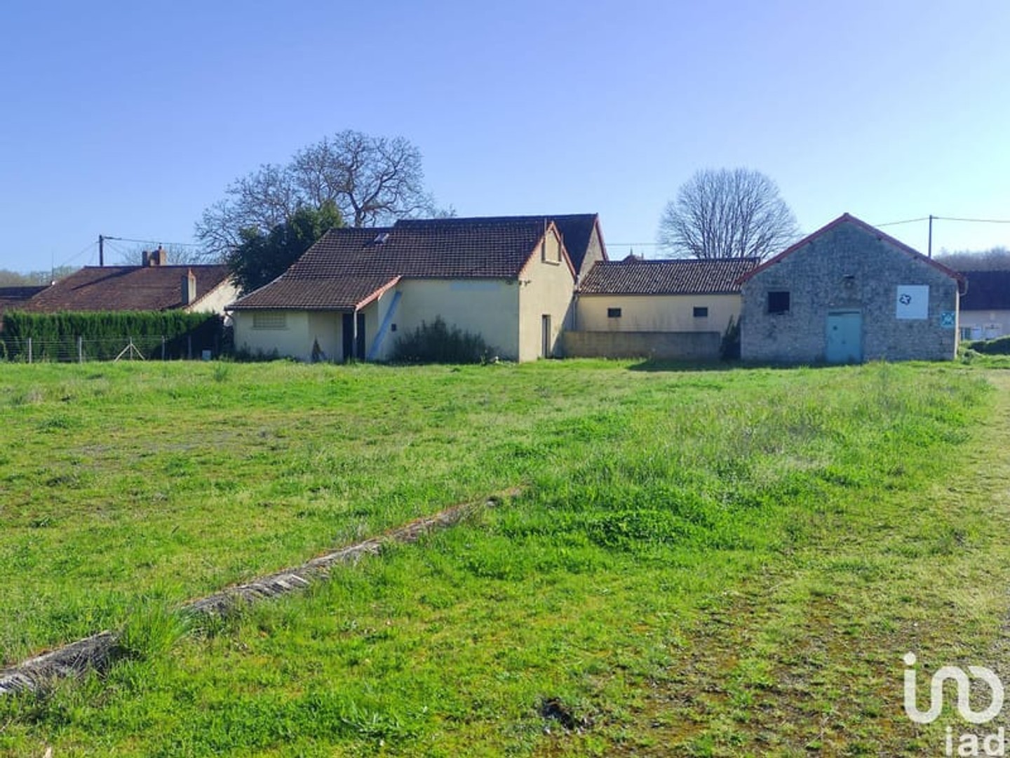 Magasin à vendre - 455m2 - Saint-Germain (86310)