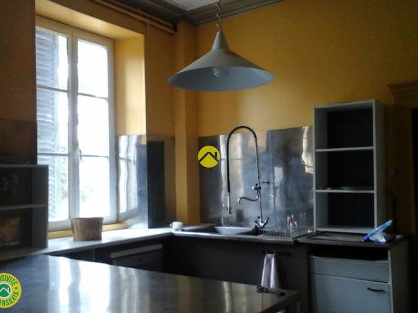 Magasin à vendre - 20 pièces - 671m2 - Chambon-Sur-Voueize (23170)
