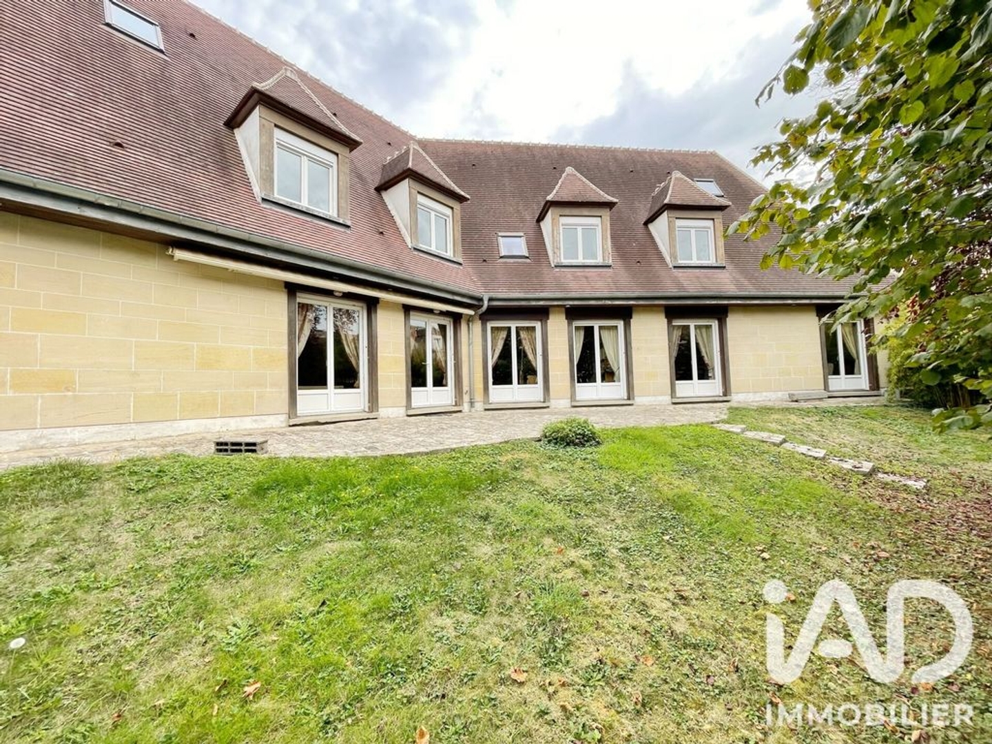 Villa 15 pièces 358 m²
