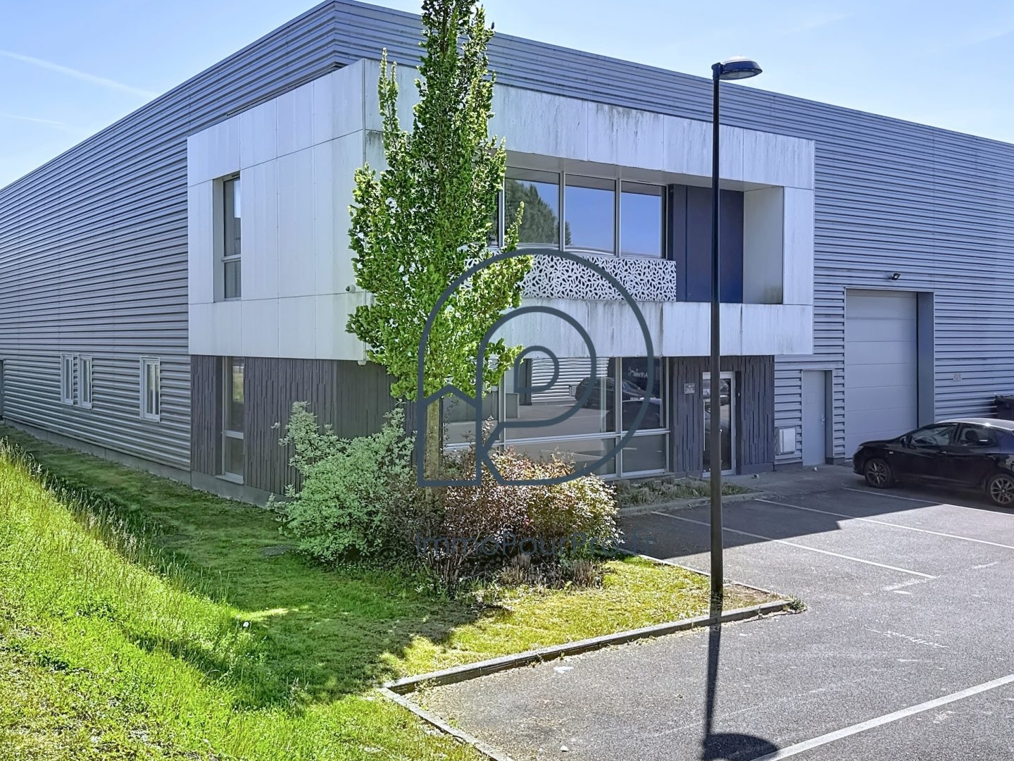 Immeuble industriel 553 m²