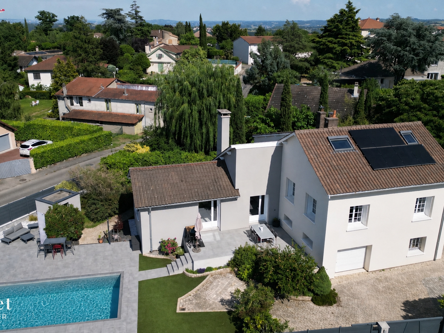 Coup de coeur assuré sur ce bien d'exception de 193 m² sur 1030 m² paysagé / 5 chambres + dressing