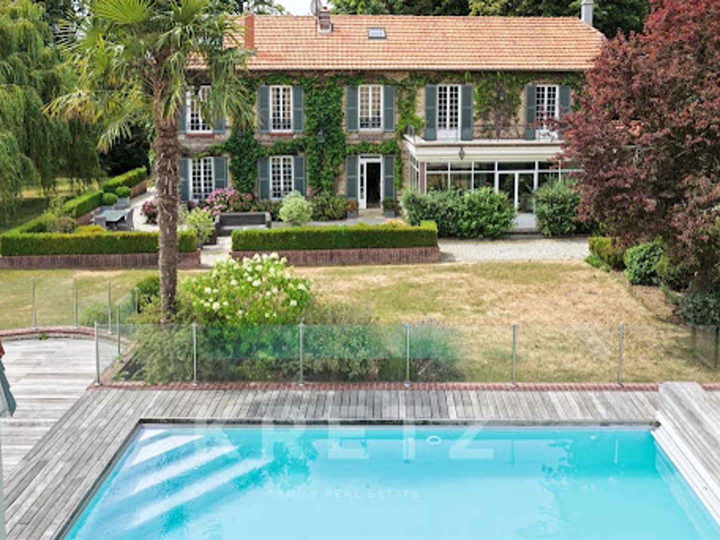 Maison 9 pièces 333 m²