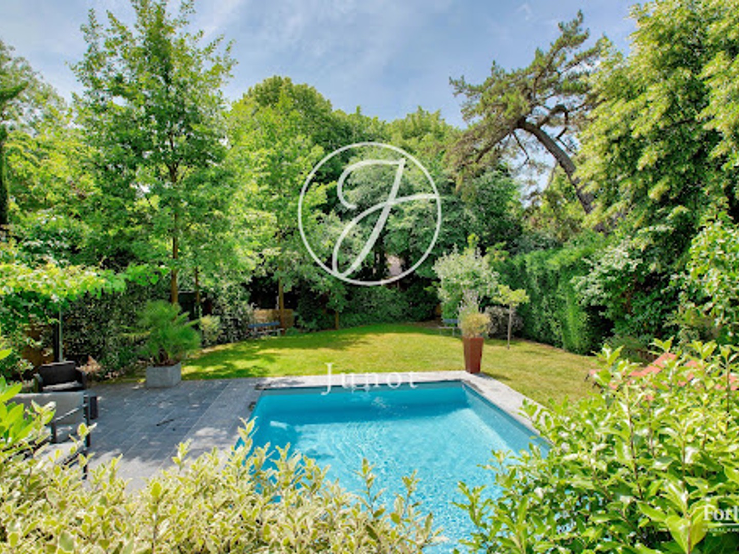 Maison 10 pièces 331 m²
