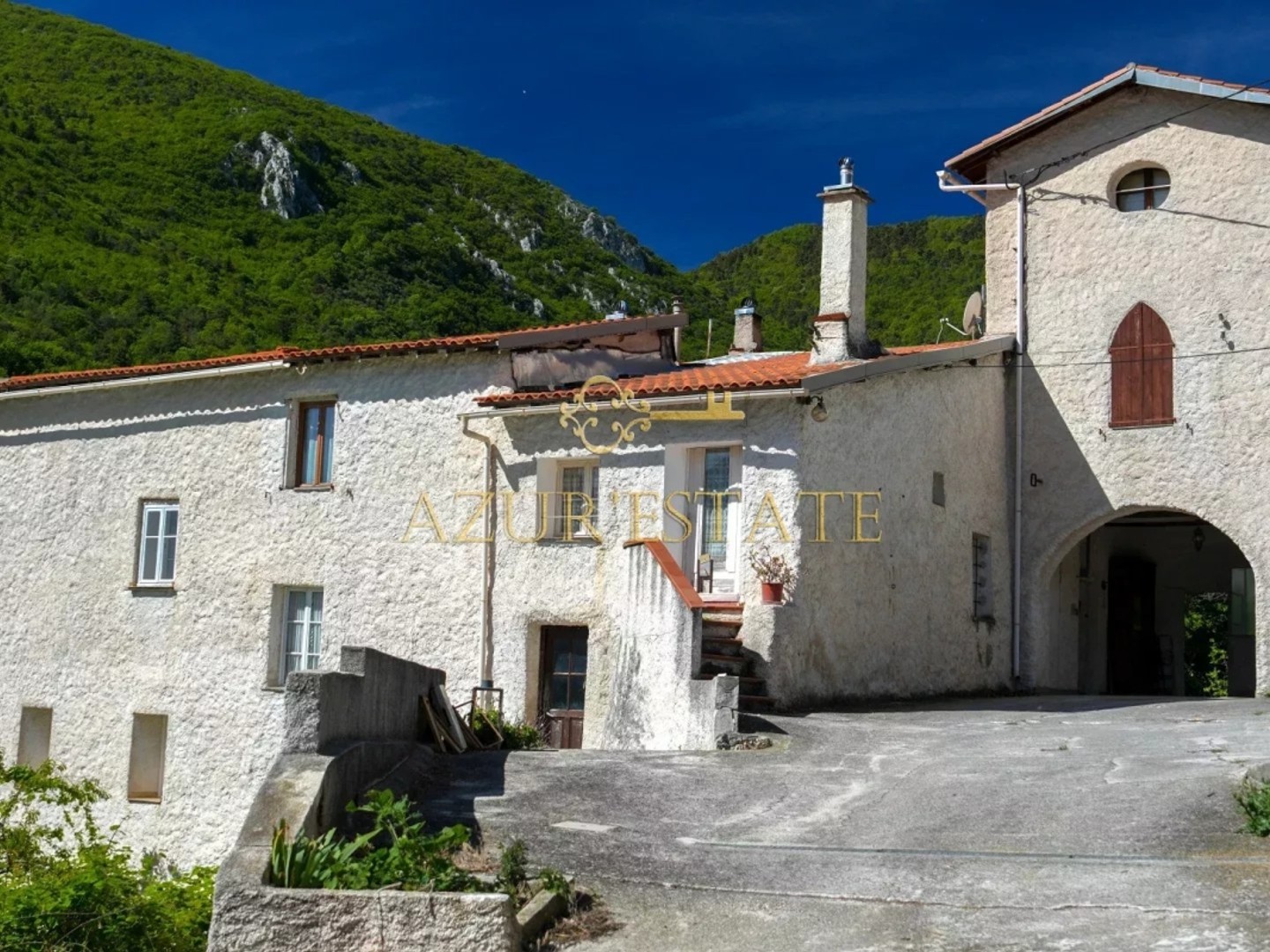 Maison à vendre - 10 pièces - 410m2 - Sospel (06380)