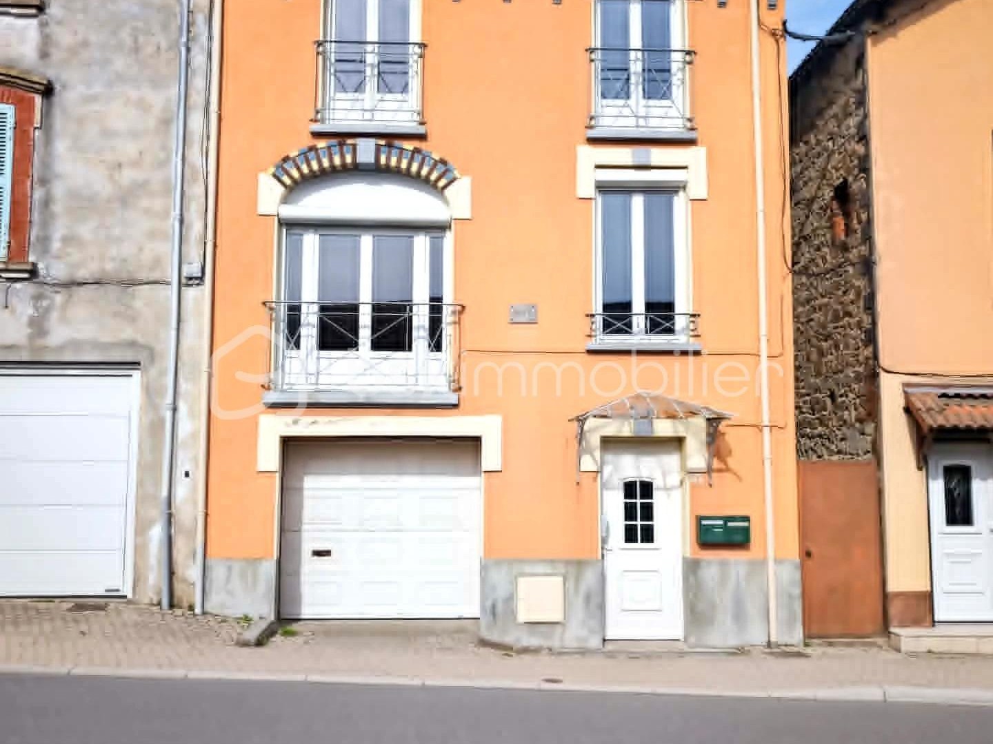 Immeuble à vendre - 6 pièces - 136m2 - Noirétable (42440)
