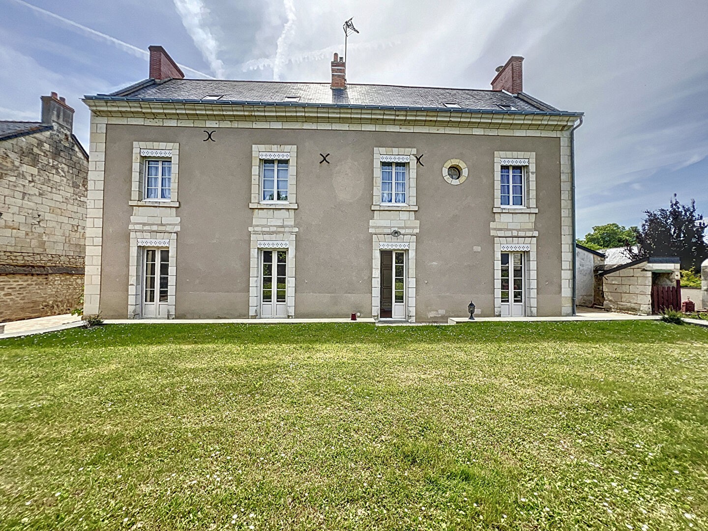 Maison à vendre - 7 pièces - 257m2 - Tuffalun (49700)
