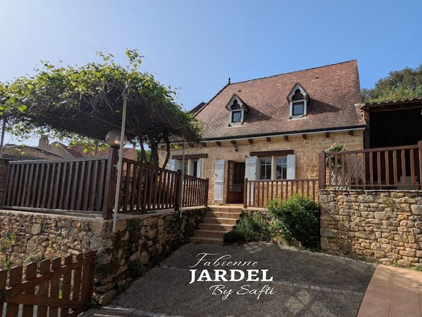 Maison à vendre - 4 pièces - 76m2 - Vitrac (24200)