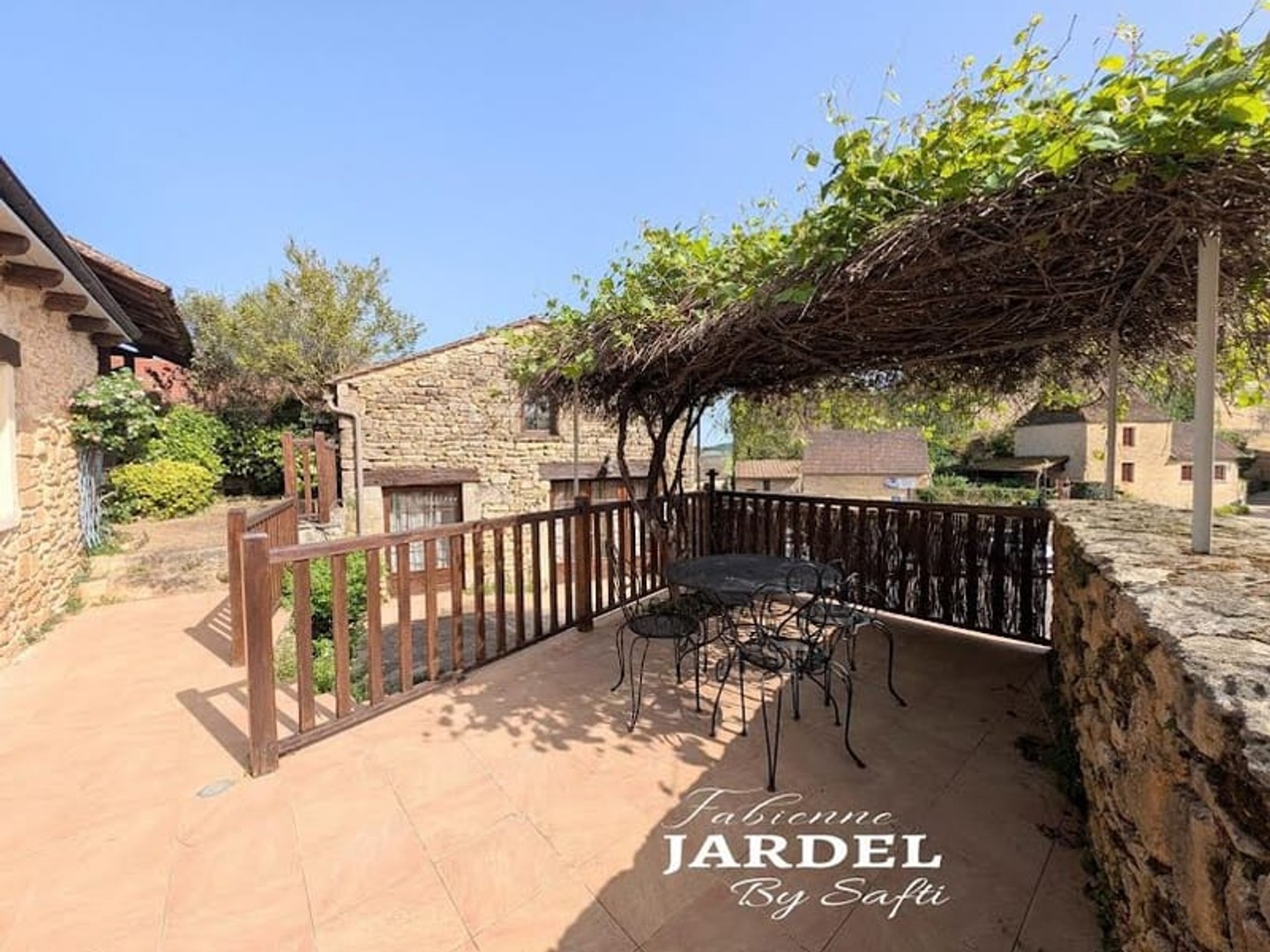 Maison à vendre - 4 pièces - 76m2 - Vitrac (24200)