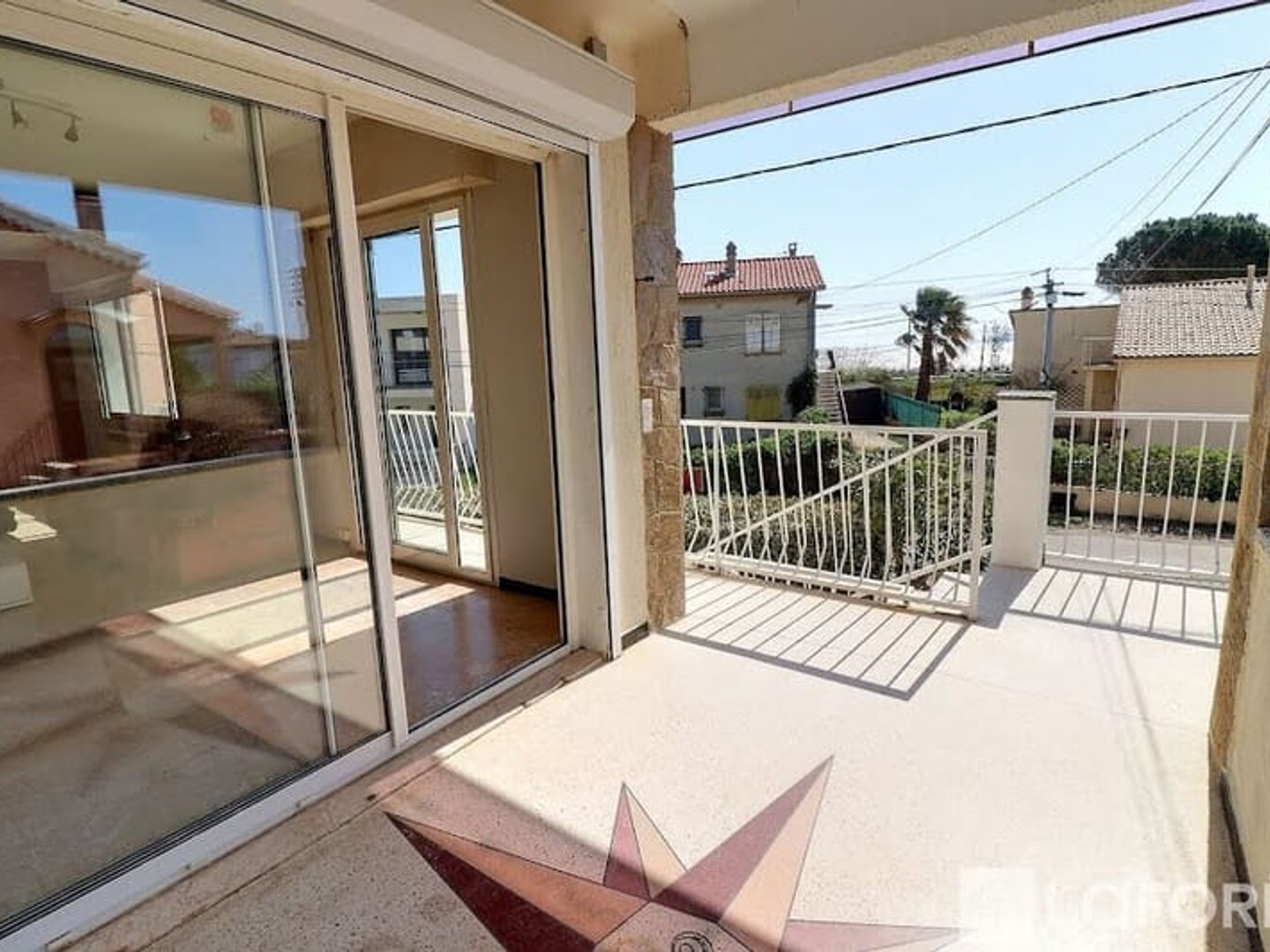 Maison à vendre - 11 pièces - 237m2 - Hyères (83400)