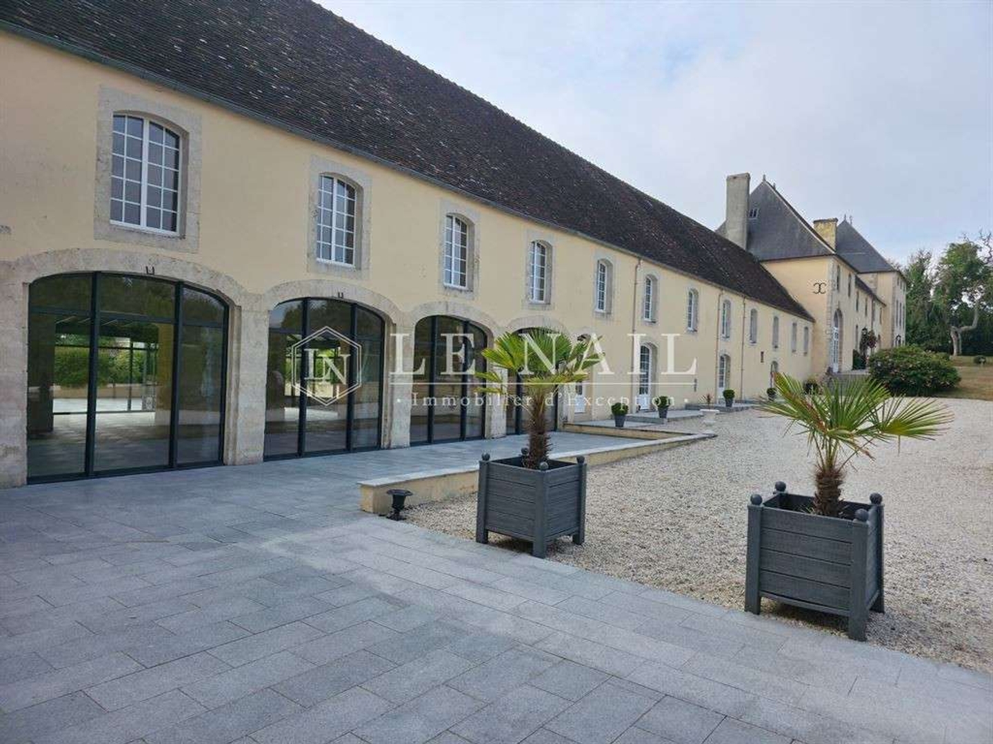 Manoir 21 pièces 2200 m²