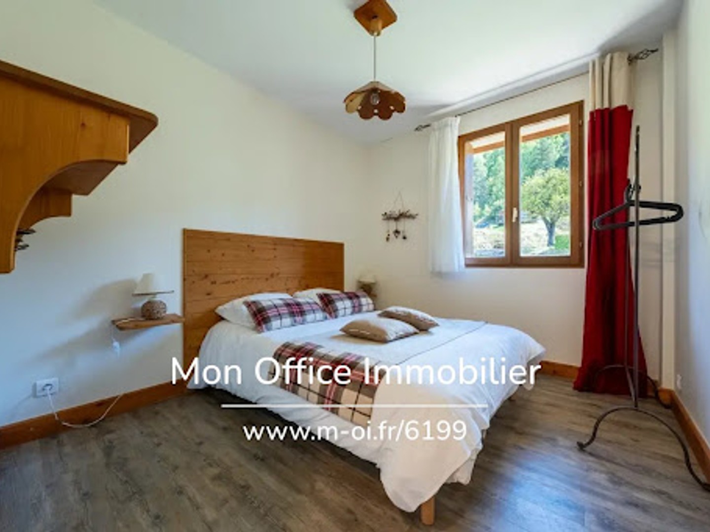Maison à vendre - 12 pièces - 452m2 - Montclar (04140)