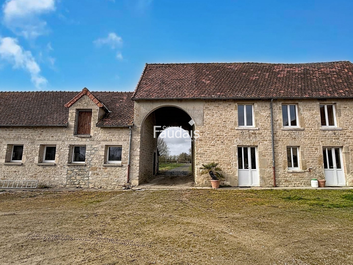 Maison à vendre - 7 pièces - 2506m2 - Picauville (50360)