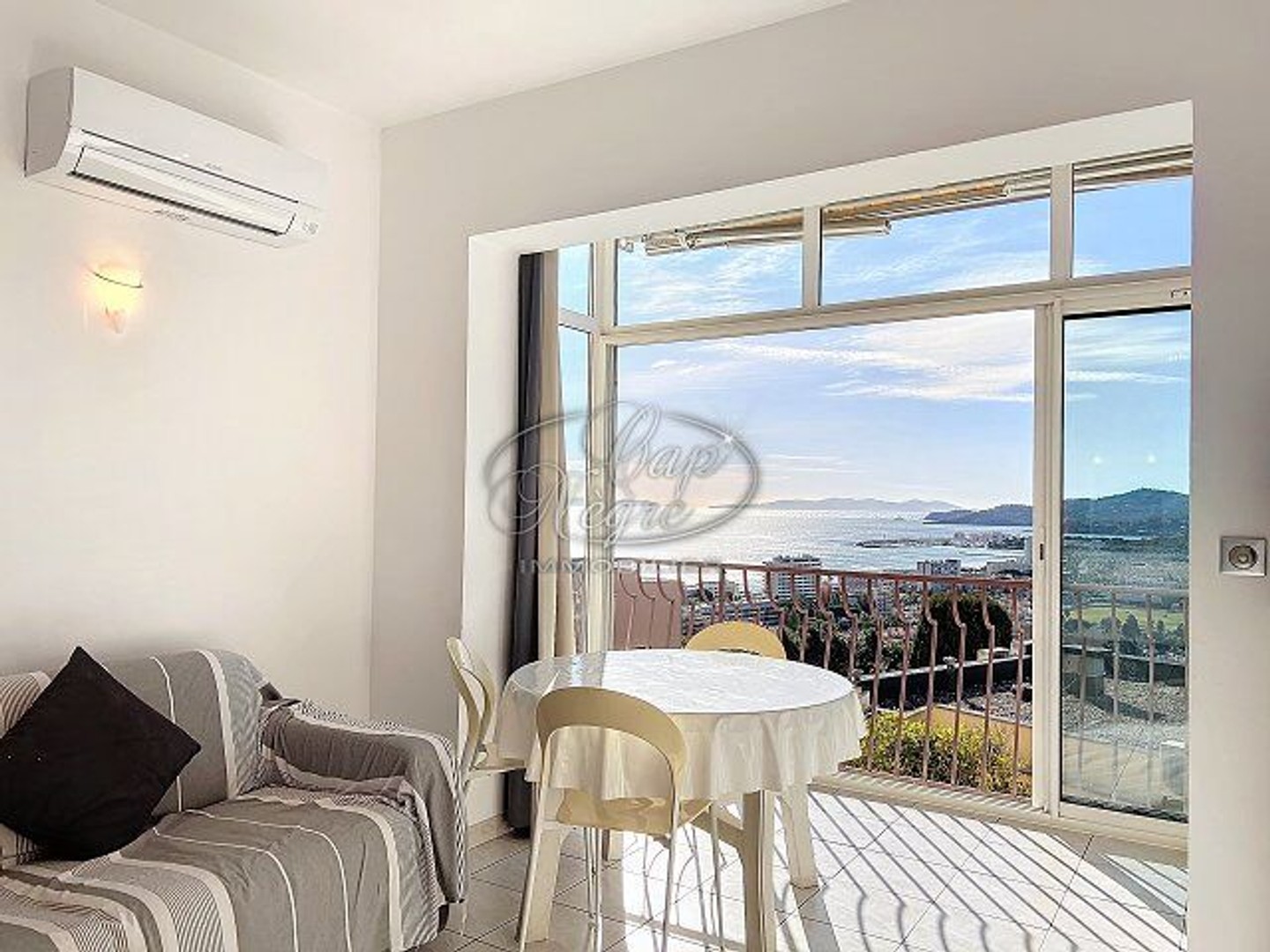 Appartement à vendre - 2 pièces - 42m2 - Le Lavandou (83980)