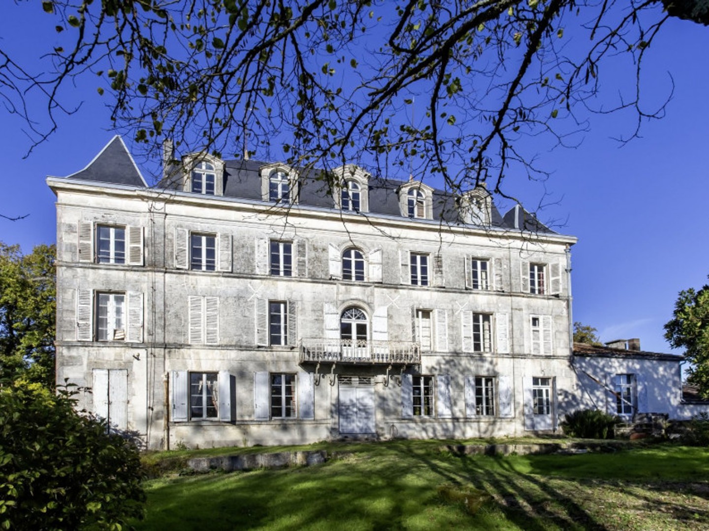 Maison à vendre - 16 pièces - 395m2 - Segonzac (16130)