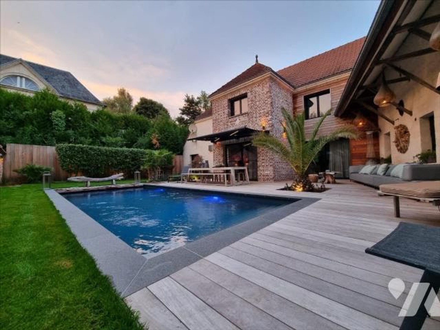 Maison 6 pièces 345 m²