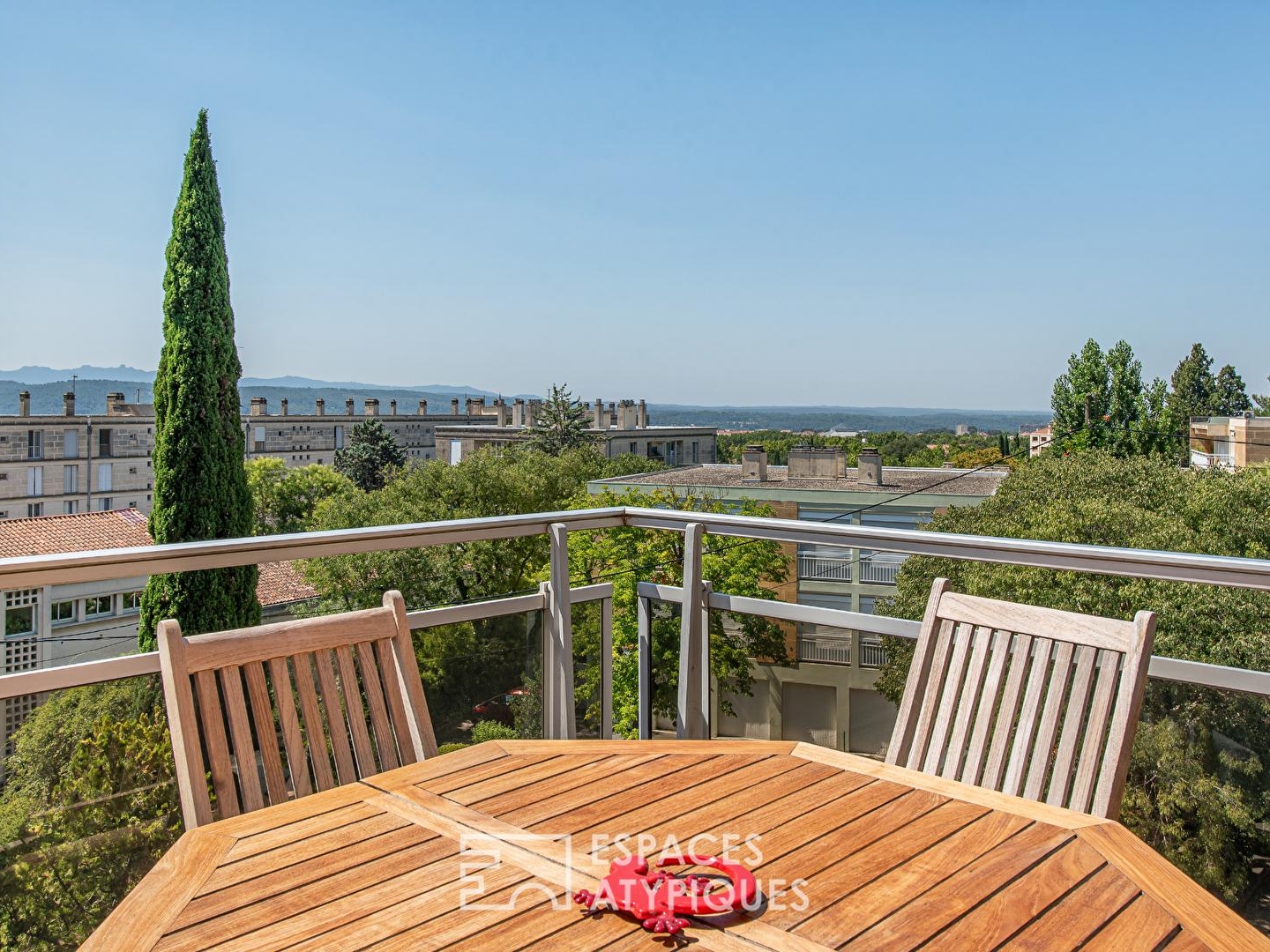 Dernier étage en angle avec terrasse et vue dégagée