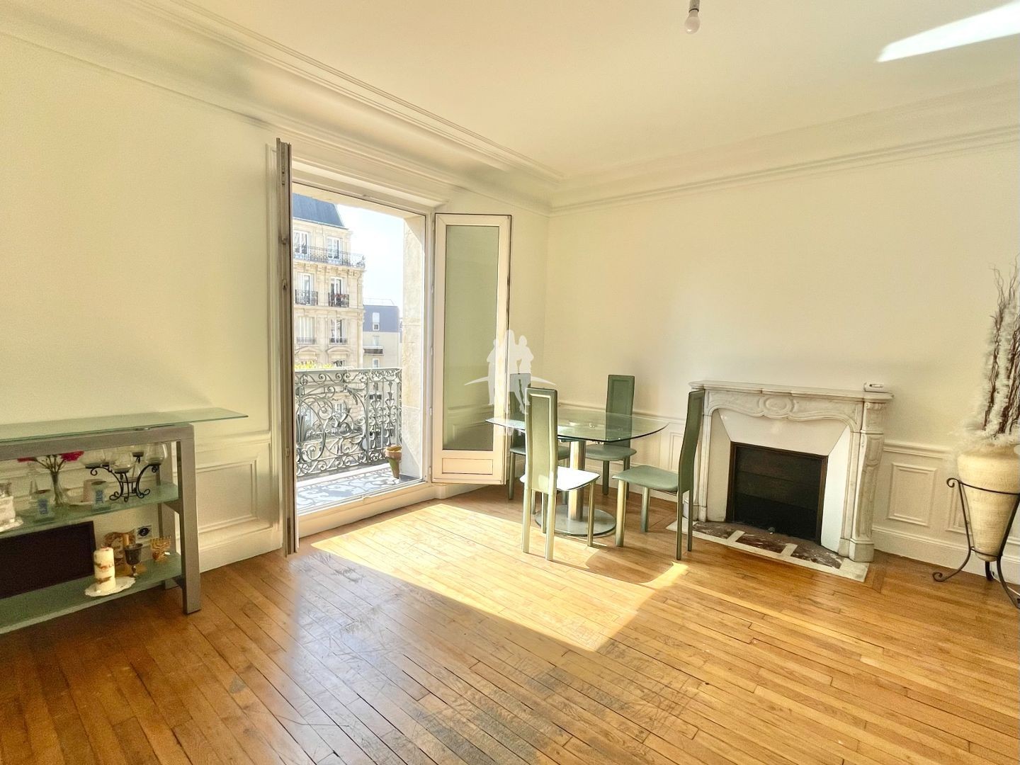 PARIS XIEME - APPARTEMENT AVEC BALCON