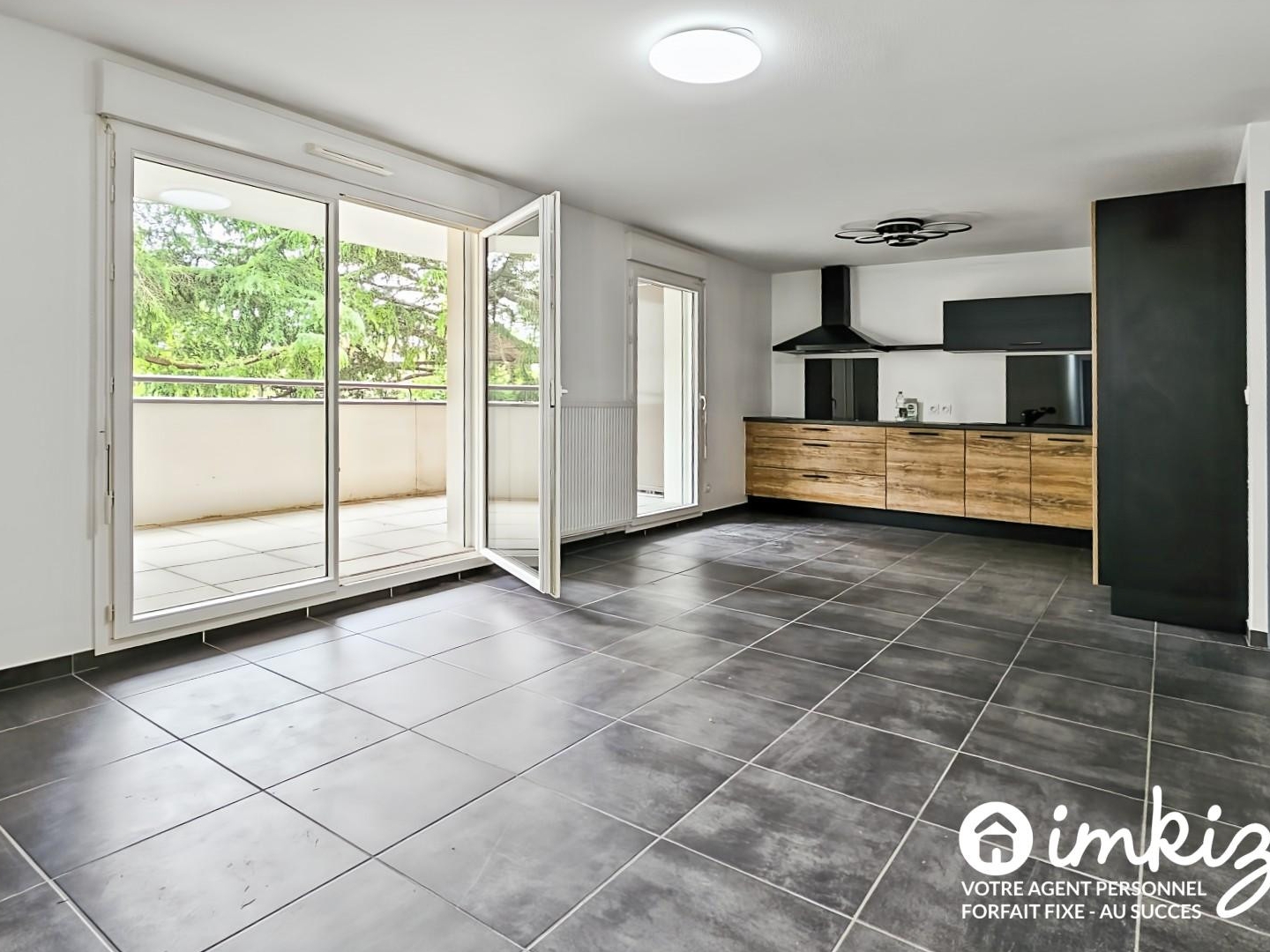 Appartement 3 pièces traversant avec balcon 10 m²