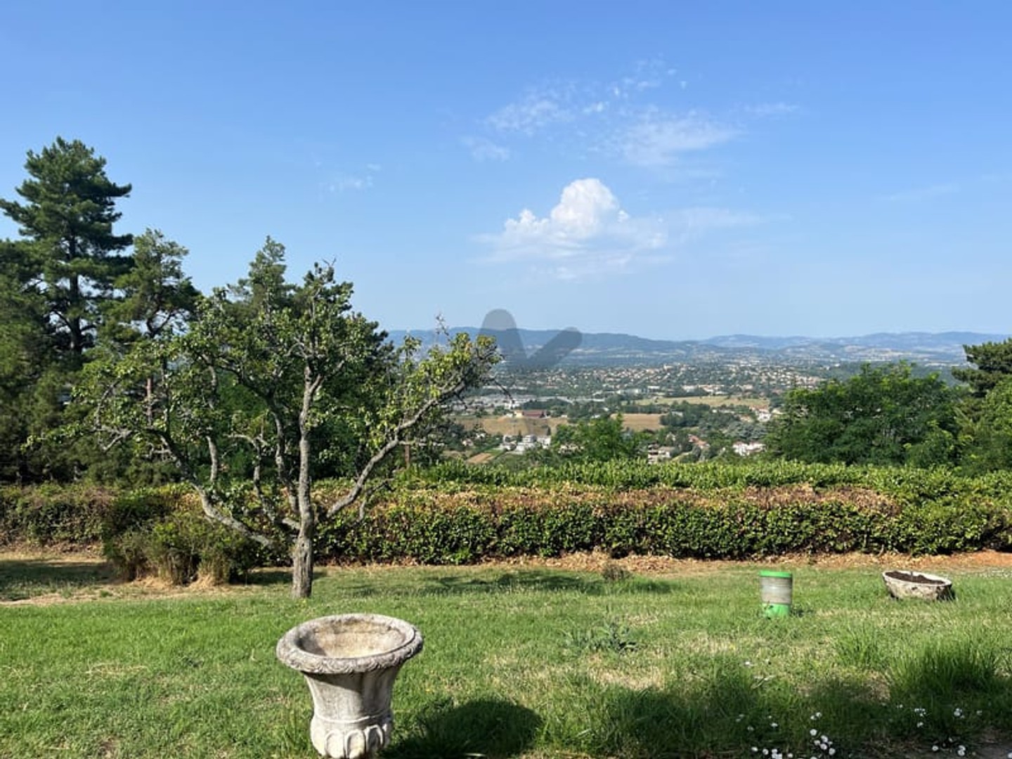 SAINT DIDIER AU MONT D'OR, terrain avec PC accepté pour une grande villa contemporaine avec vue imprenable