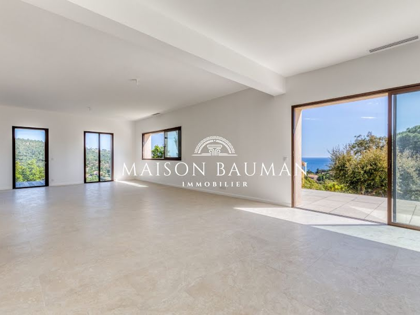 Maison à vendre - 6 pièces - 185m2 - Roquebrune-Sur-Ar... (83380)