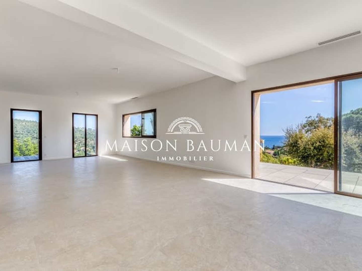 Maison à vendre - 6 pièces - 185m2 - Roquebrune-Sur-Ar... (83380)