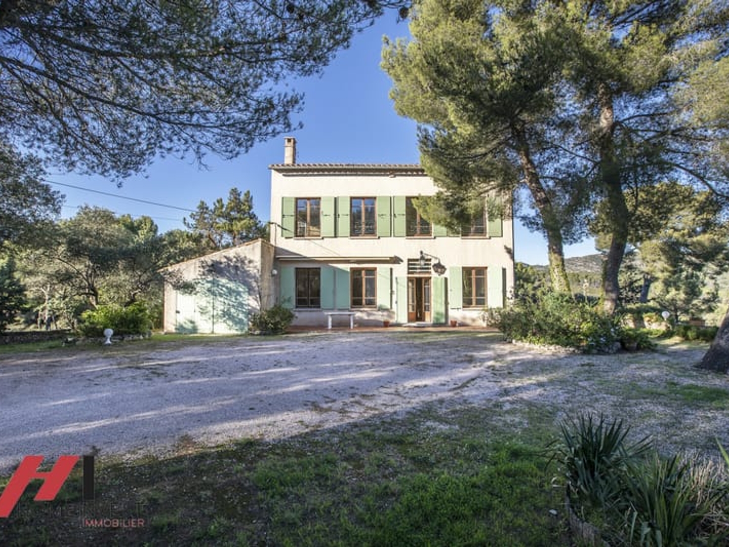 BASTIDE PAGNOLESQUE DE 250 M2 SUR 16000 M2 A DEUX PAS DU GOL