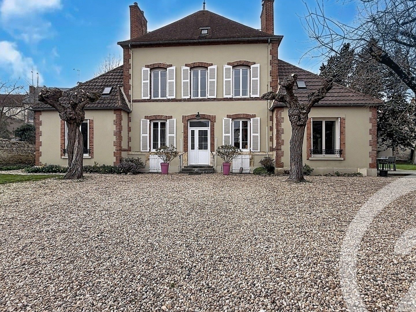 Maison à vendre - 10 pièces - 220m2 - Saint-Pourçain-Su... (03500)
