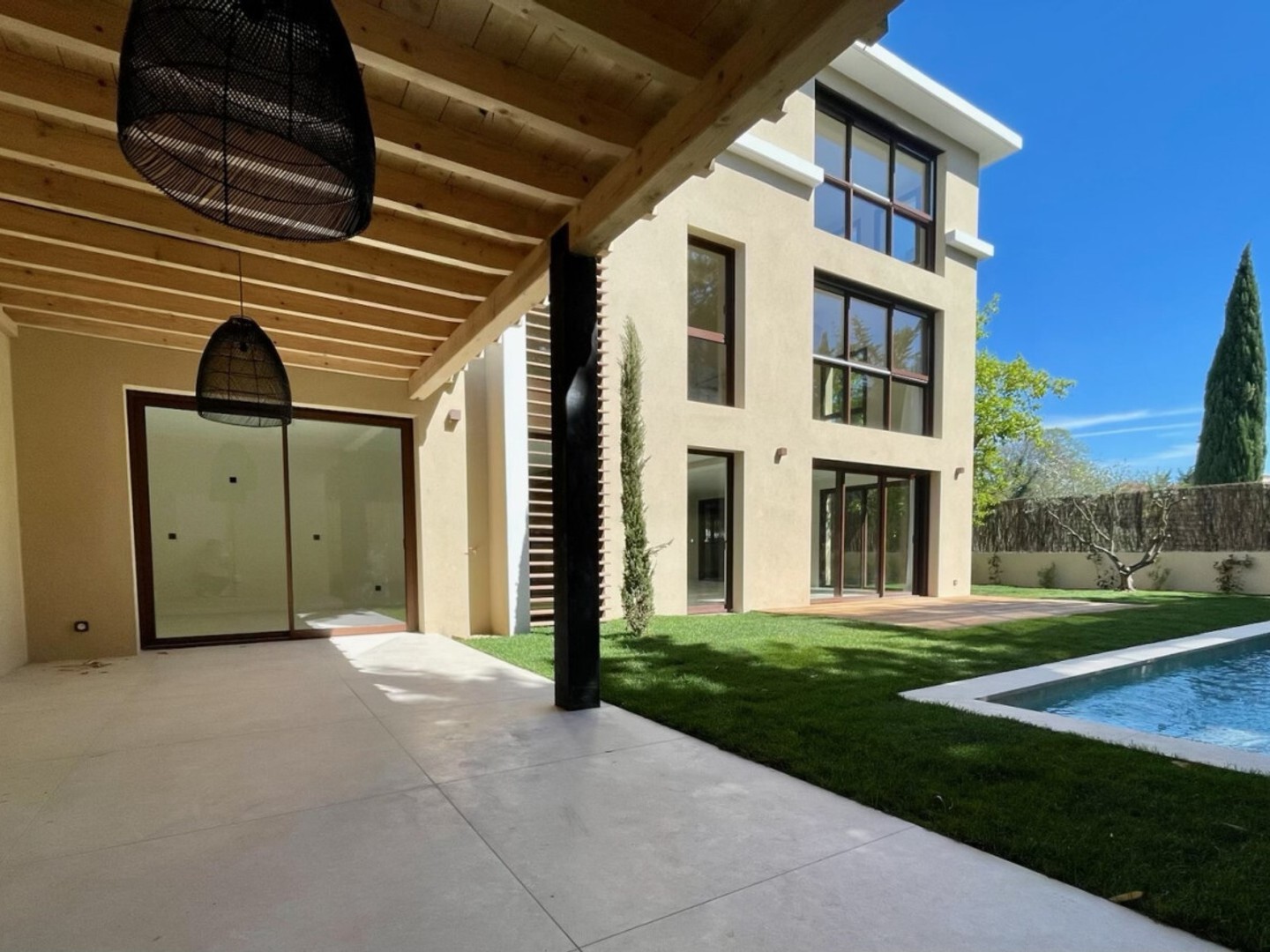Maison à vendre - 7 pièces - 240m2 - Aix-En-Provence (13080)