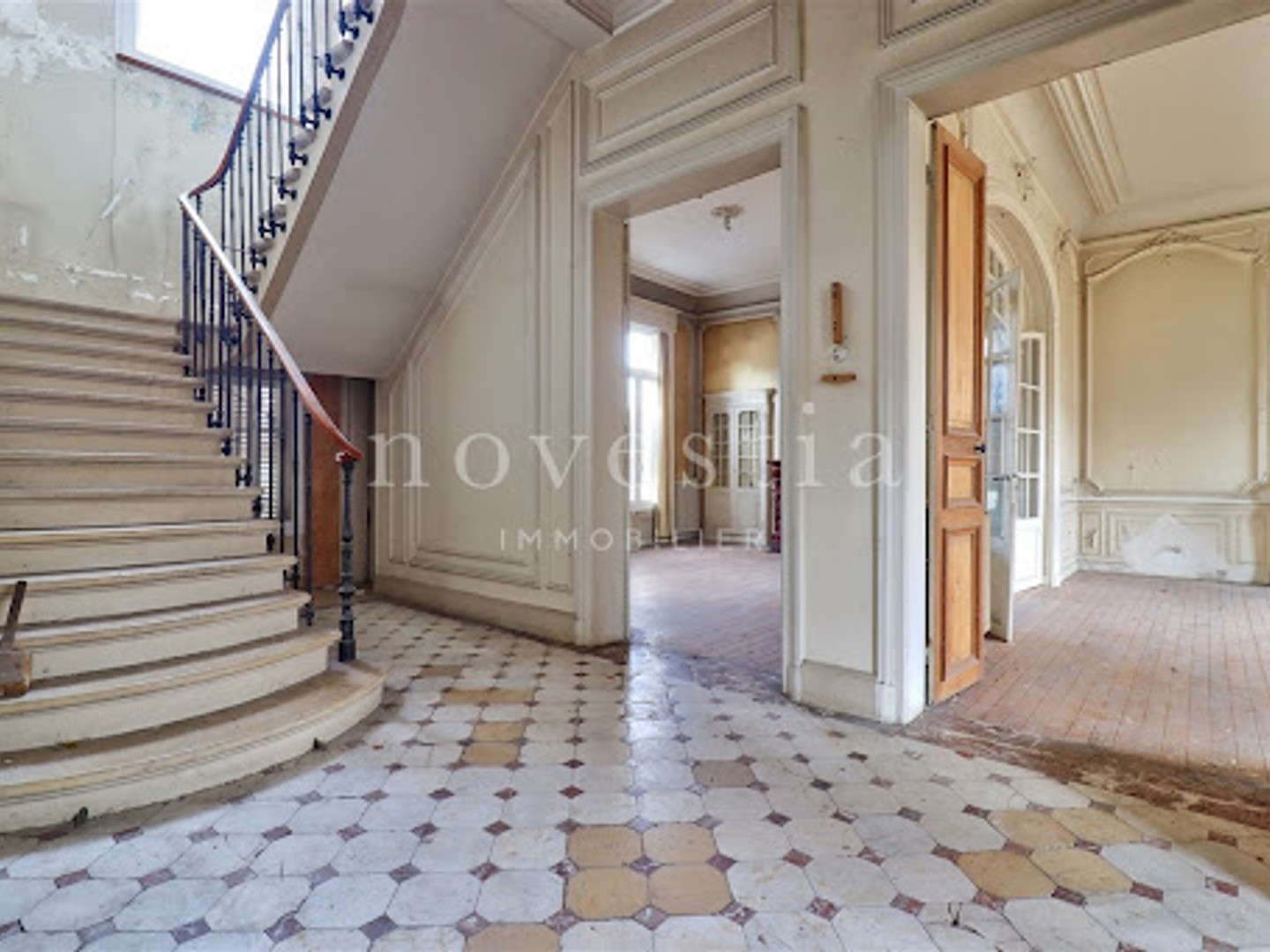 Maison à vendre - 806m2 - Reims (51100)