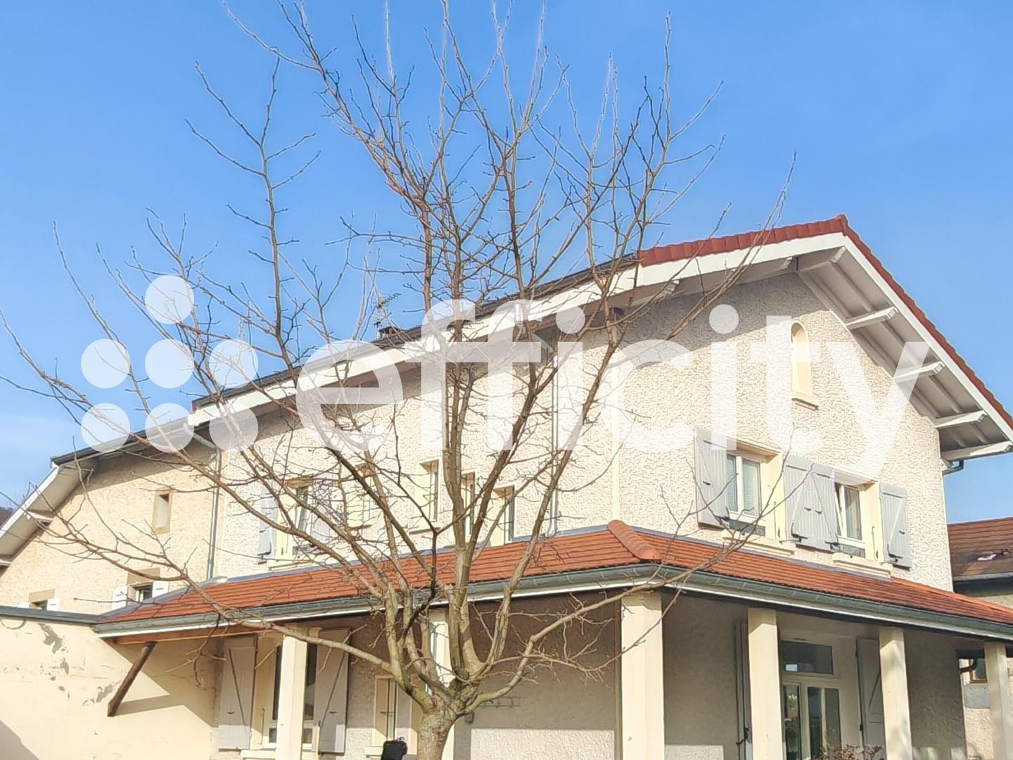 Maison à vendre - 7 pièces - 153m2 - Voiron (38500)