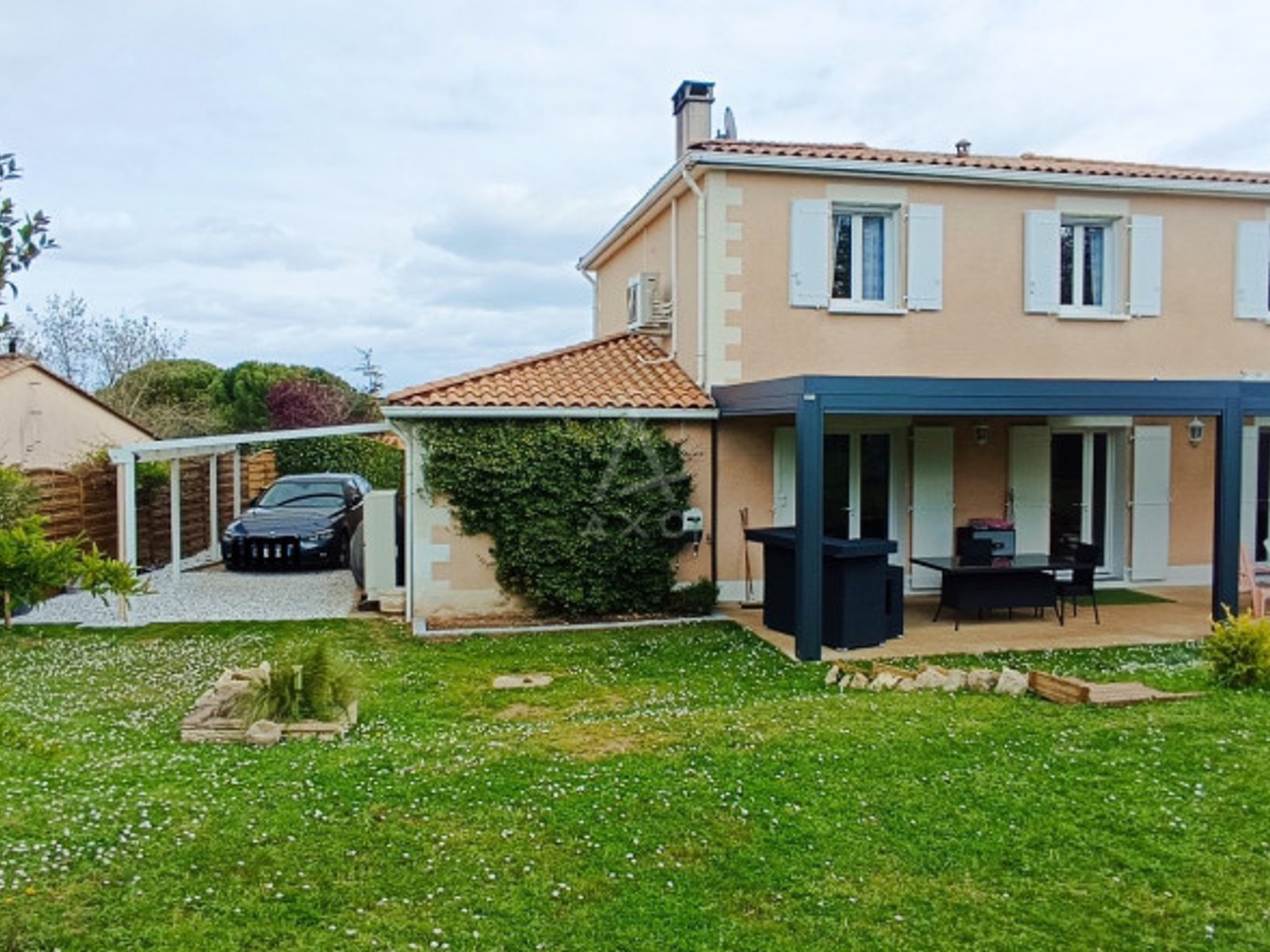 Maison à vendre - 5 pièces - 142m2 - Gond-Pontouvre (16160)