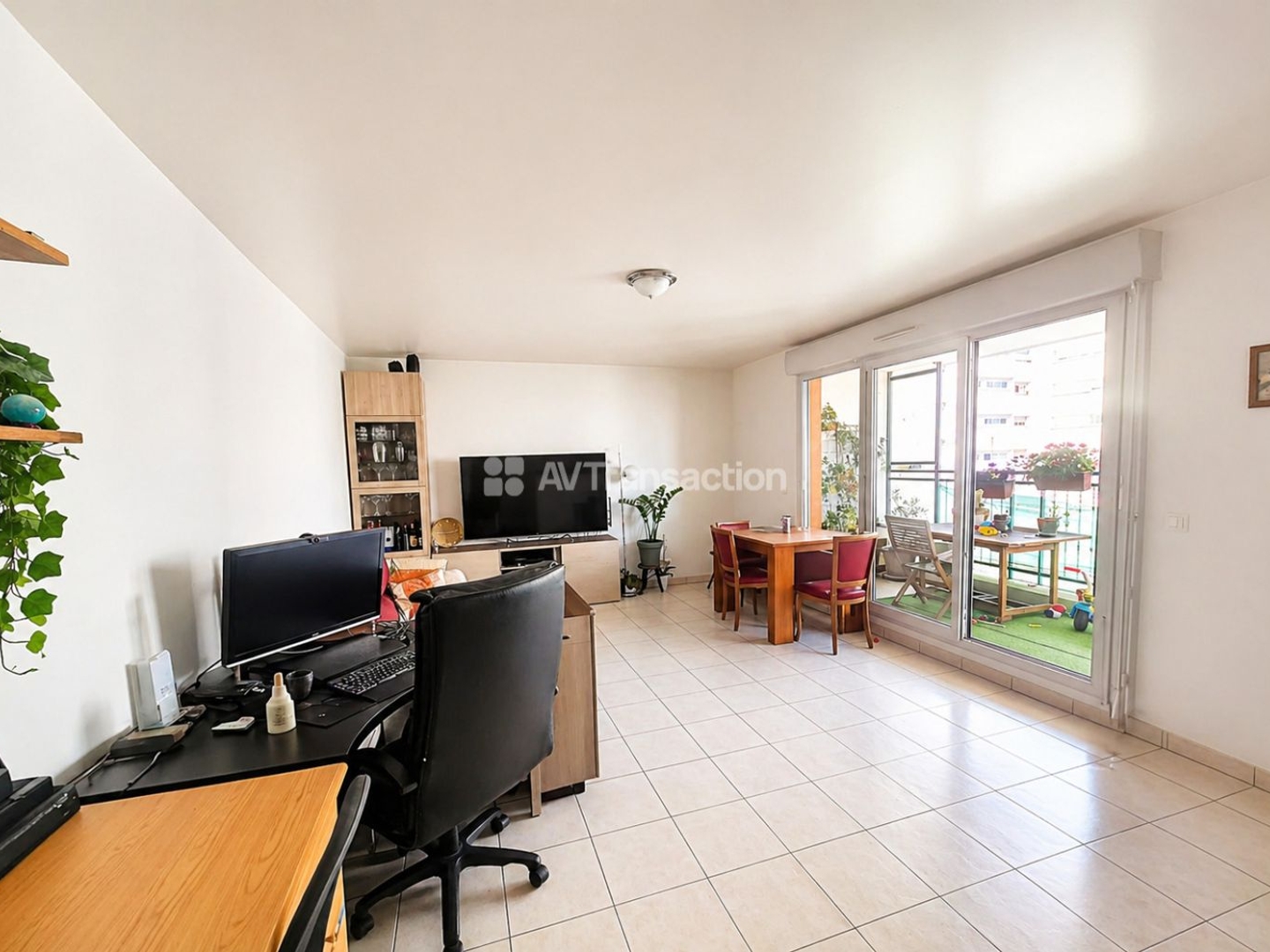  BEAU T3 68 m² -BALCON-GARAGE- LIMITE LYON 6