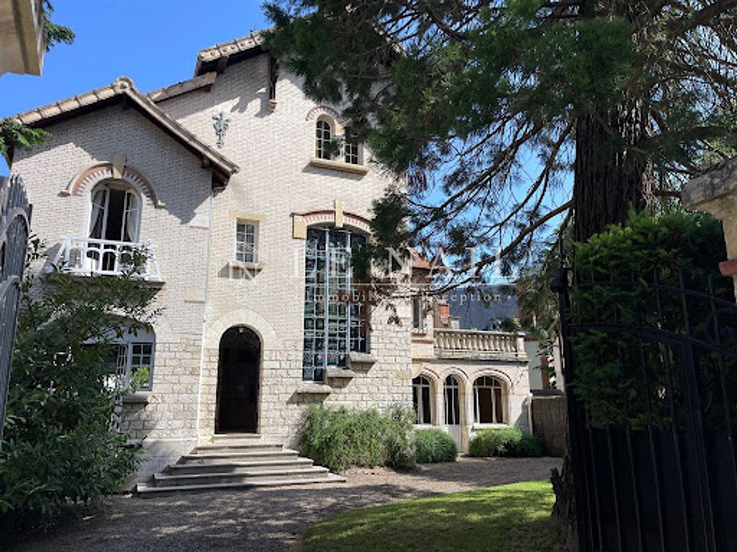 Villa 11 pièces 300 m²