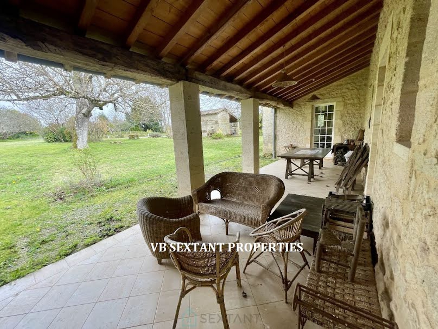 Maison à vendre - 19 pièces - 600m2 - Branne (33420)